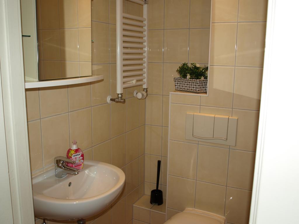 Haus Ostseeatoll Apartment Росток Екстериор снимка