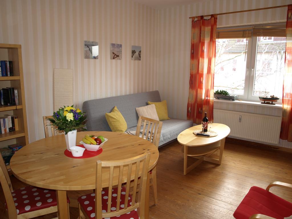 Haus Ostseeatoll Apartment Росток Екстериор снимка